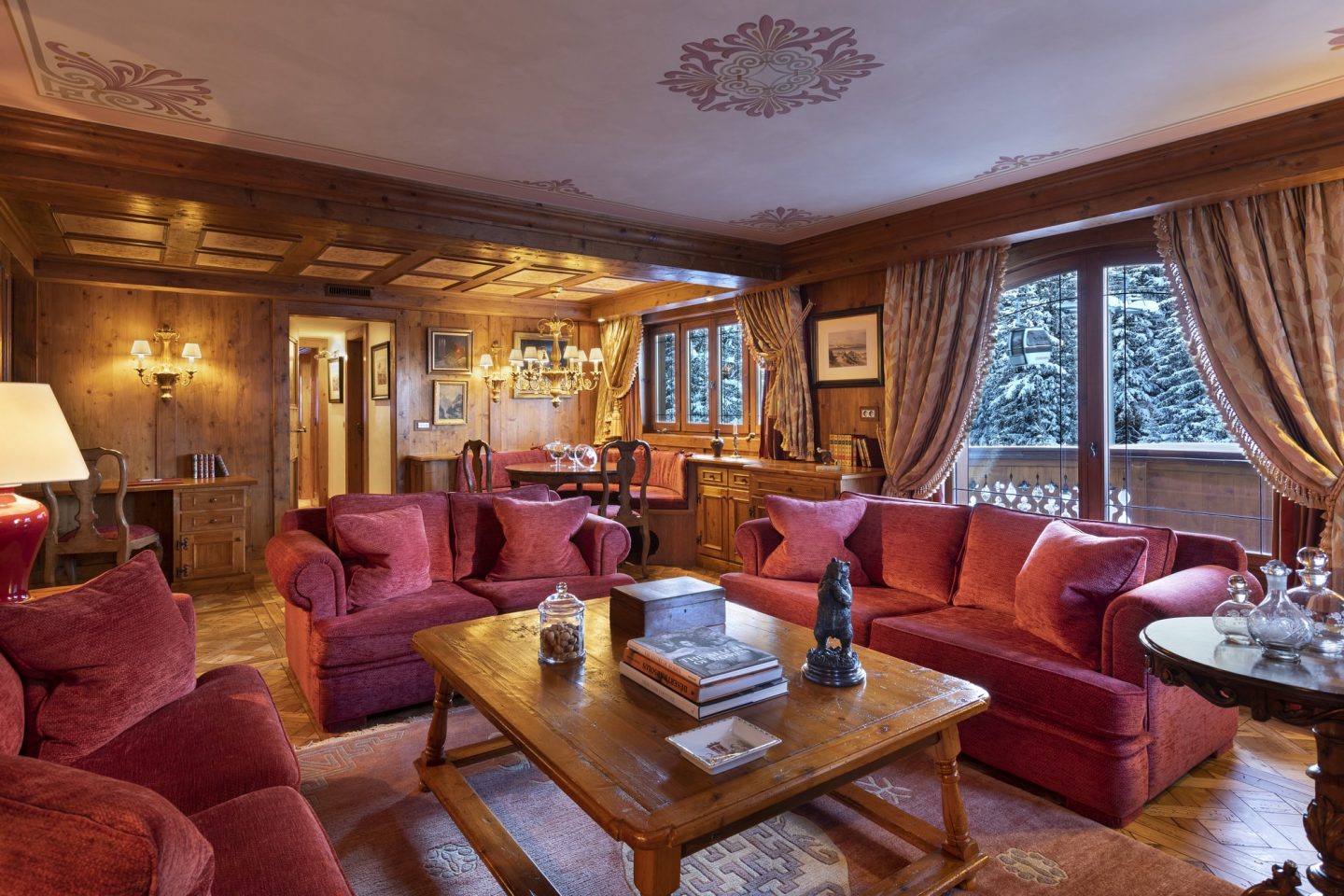 Red romantic sofas in Les Airelles ski resort